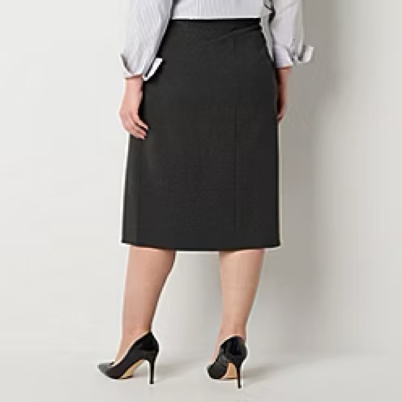 Liz Claiborne Dresses & Skirts - Liz Claiborne Charcoal Skirt - Business, Professional, Modest
